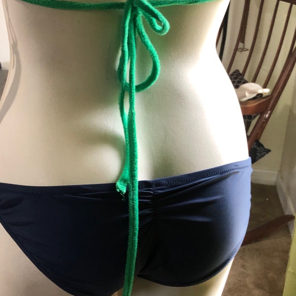 B suit - Picture 3 of 3